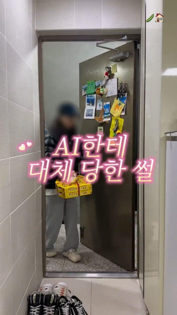 AI 때문에 짤린 유튜버 쇼츠보는데 충격.1) 어느날 부터 기획자가 AI로 디자인을 뽑기.mp4_20260414_121127.244.jpg