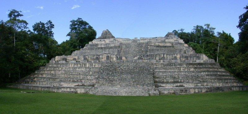 Caracol-Temple.jpg
