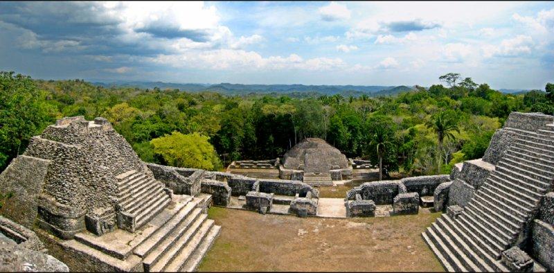 Panorama_atop_Caracol.png
