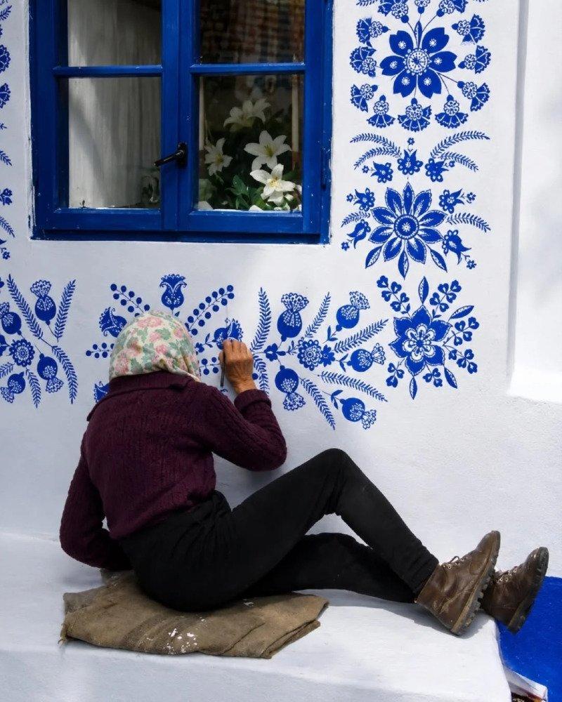 90-year-old-czech-folk-artist-anežka-kašpárková-spent-v0-xt9332i4mw1h1.jpeg
