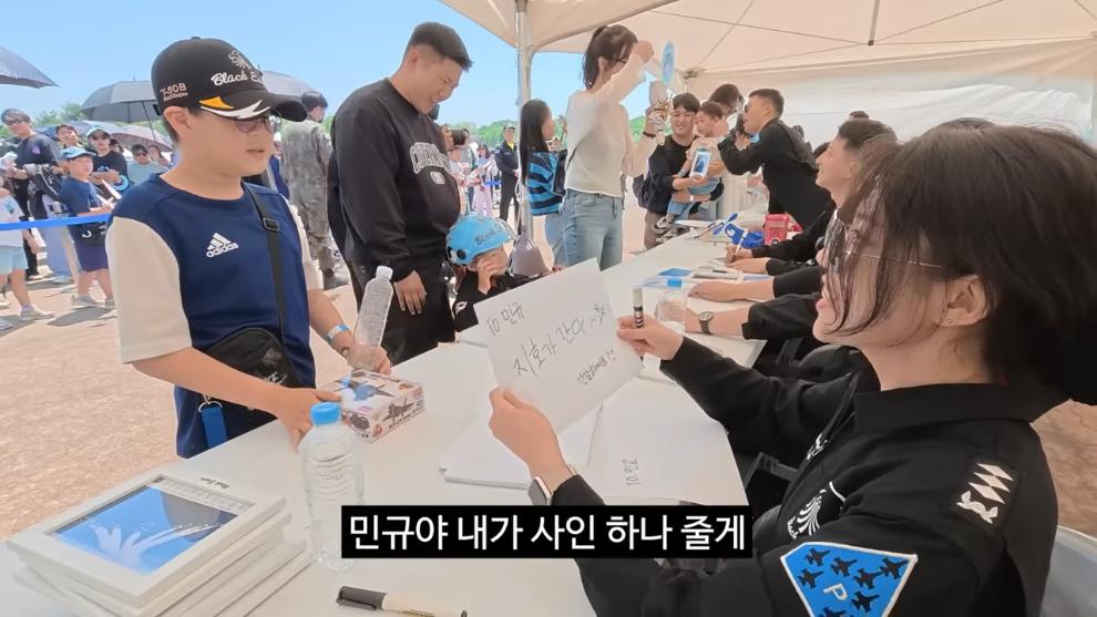 충주시 - 군인과 함께 [YqVzQCRmhsU - 990x557 - 1m39s].jpeg.png