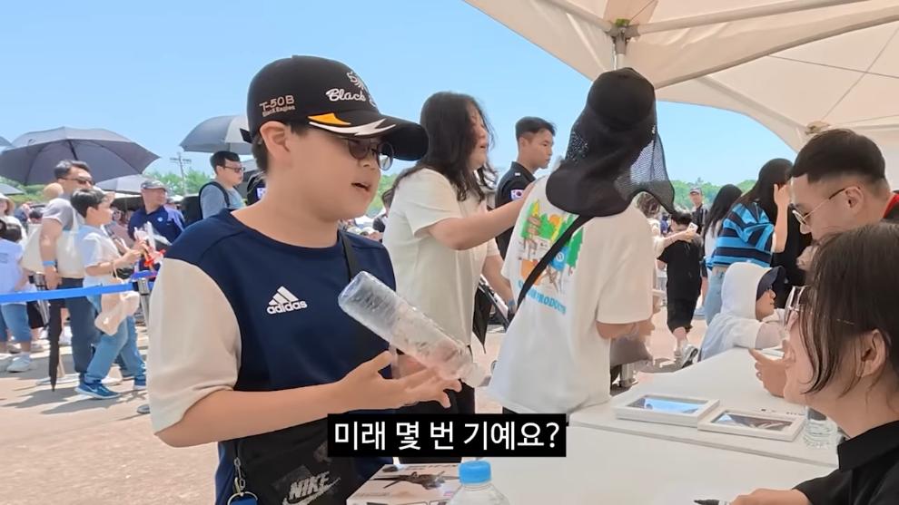 충주시 - 군인과 함께 [YqVzQCRmhsU - 990x557 - 1m24s].jpeg.png