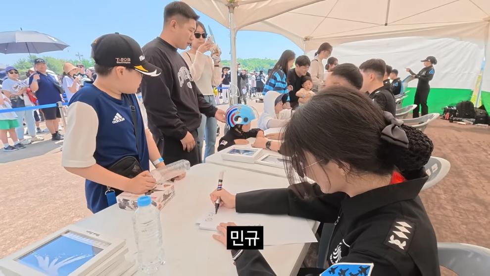 충주시 - 군인과 함께 [YqVzQCRmhsU - 990x557 - 1m37s].jpeg.png