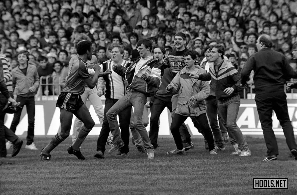 english-football-hooligans-of-the-1980s-in-pictures-5.webp